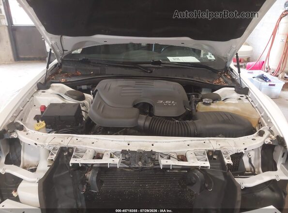 2C3CCAGG1HH582697 2017 CHRYSLER 300 White Widok z tyłu