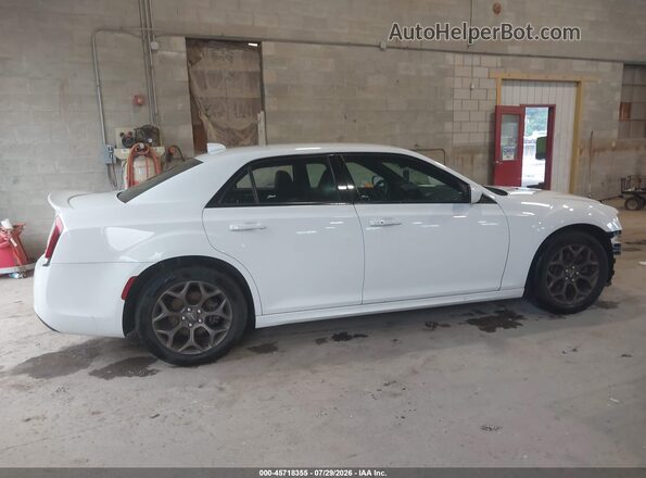 2C3CCAGG1HH582697 2017 CHRYSLER 300 White Widok wnętrza z tyłu