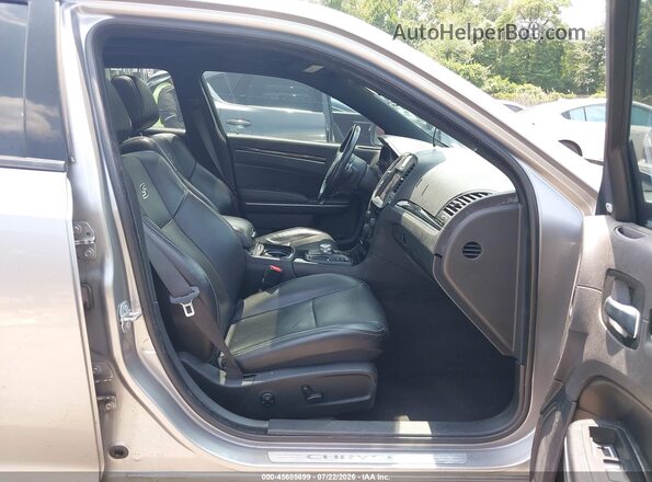 2C3CCAGG1JH296614 2018 CHRYSLER 300 Silver Widok wnętrza z przodu