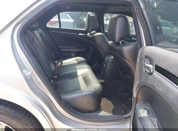 2C3CCAGG1JH296614 2018 CHRYSLER 300 Silver Widok naklejki z numerem VIN