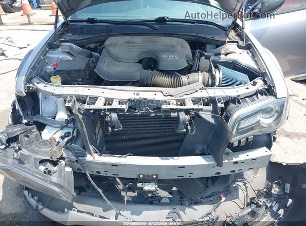 2C3CCAGG1JH296614 2018 CHRYSLER 300 Silver Widok z tyłu