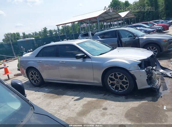 2C3CCAGG1JH296614 2018 CHRYSLER 300 Silver Widok wnętrza z tyłu