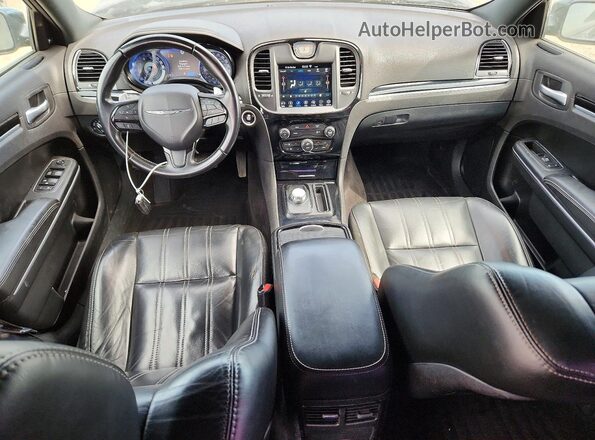 2C3CCAGG2JH293706 2018 CHRYSLER 300 Черный Вид панели приборов