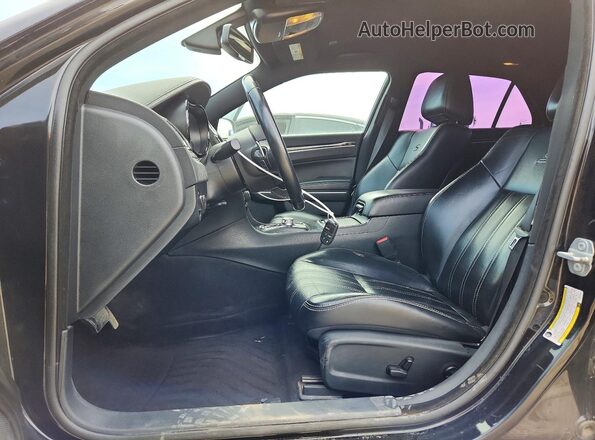 2C3CCAGG2JH293706 2018 CHRYSLER 300 Черный Вид салона спереди