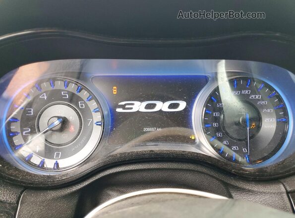 2C3CCAGG3JH293617 2018 CHRYSLER 300 White Սարքավորումների վահանակի տեսք