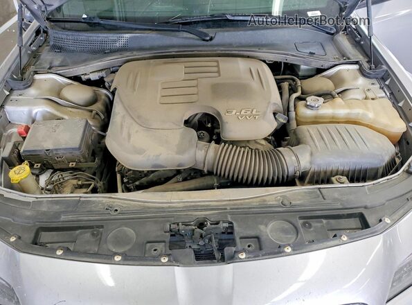 2C3CCAGG3JH293746 2018 CHRYSLER 300 Серебряный Вид задней части салона