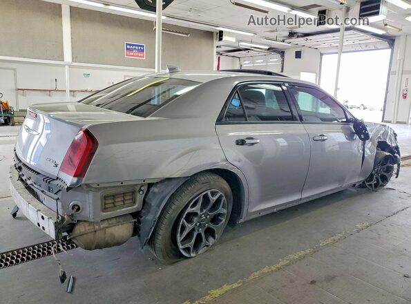 2C3CCAGG3JH293746 2018 CHRYSLER 300 Серебряный Задняя правая четверть