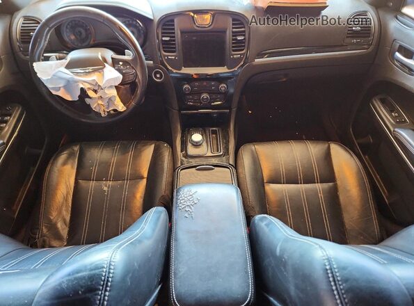 2C3CCAGG5JH226520 2018 CHRYSLER 300 Silver Vista del salpicadero
