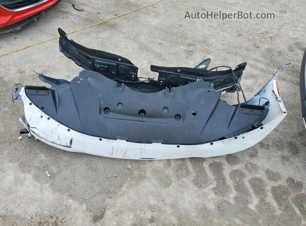 2C3CCAGG6HH540333 2017 CHRYSLER 300 White Engine compartment view