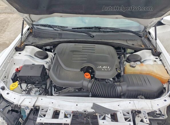 2C3CCAGG6HH540333 2017 CHRYSLER 300 White Rear interior view