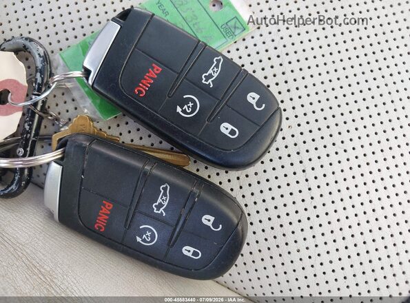 2C3CCAGG7JH202154 2018 CHRYSLER 300 White Widok deski rozdzielczej