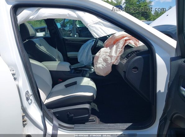 2C3CCAGG7JH202154 2018 CHRYSLER 300 White Widok wnętrza z przodu