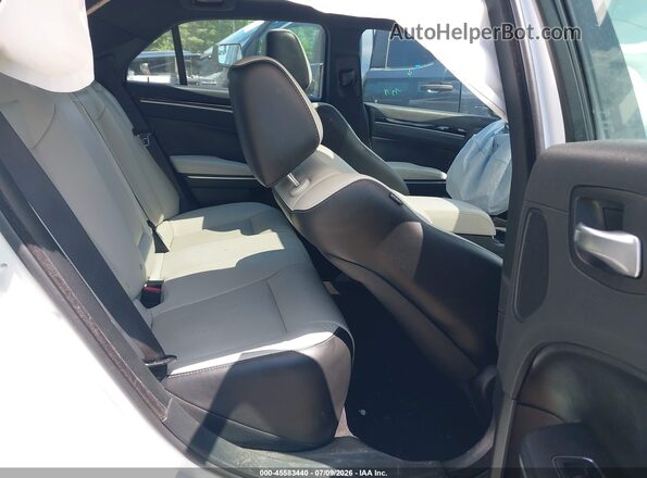2C3CCAGG7JH202154 2018 CHRYSLER 300 White Widok naklejki z numerem VIN