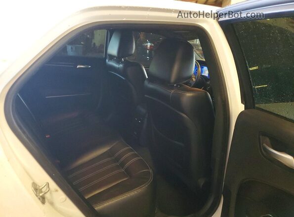 2C3CCAGG8JH141672 2018 CHRYSLER 300 White Widok tylnych siedzeń