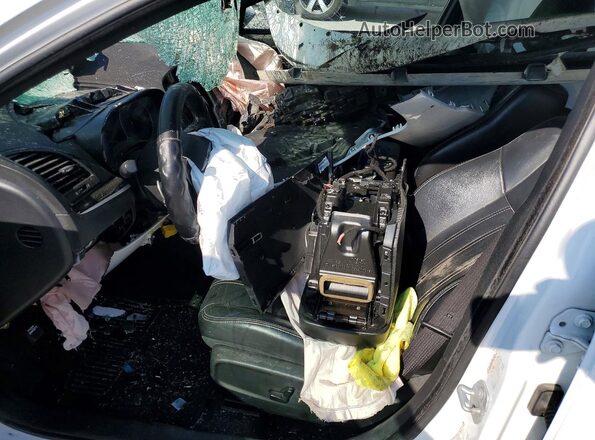 2C3CCAGG9JH267183 2018 CHRYSLER 300 White Front interior view