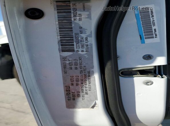 2C3CCAGG9JH267183 2018 CHRYSLER 300 White Engine compartment view