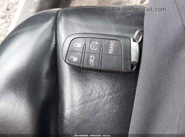 2C3CCAGGXGH244469 2016 CHRYSLER 300 White Widok deski rozdzielczej