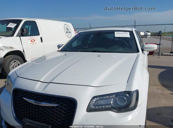2C3CCAGGXJH181820 2018 CHRYSLER 300 Белый Вид спереди