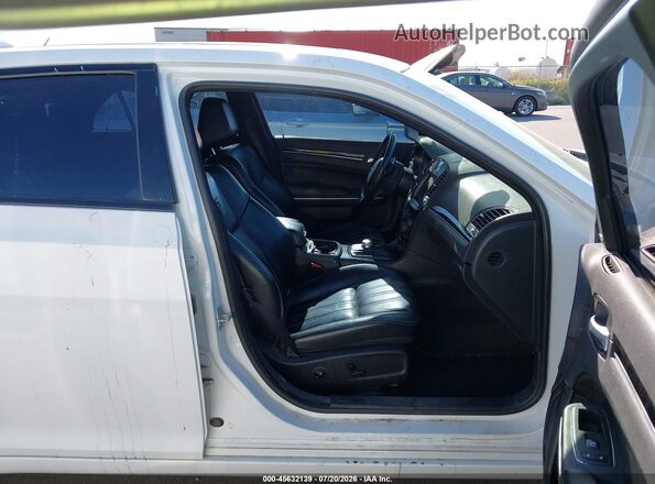 2C3CCAGGXJH181820 2018 CHRYSLER 300 Белый Вид салона спереди