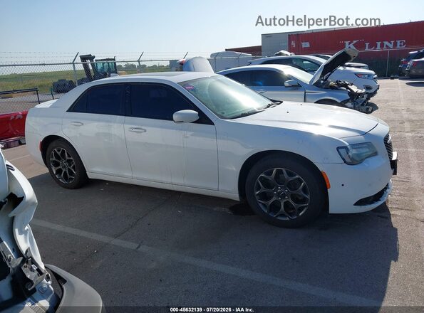 2C3CCAGGXJH181820 2018 CHRYSLER 300 Белый Вид задней части салона