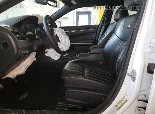 2C3CCAGGXPH588402 2023 CHRYSLER 300 White Front interior view