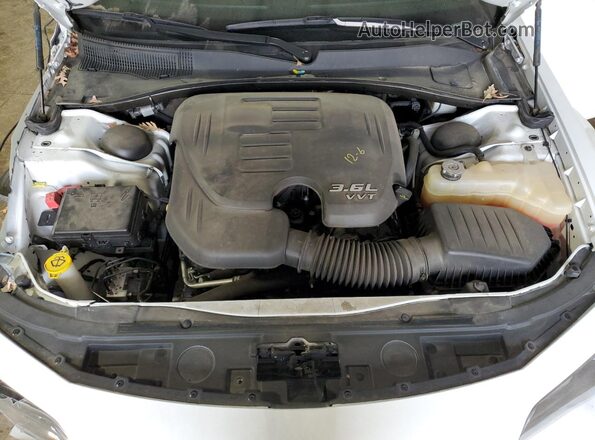 2C3CCAGGXPH588402 2023 CHRYSLER 300 White Rear interior view