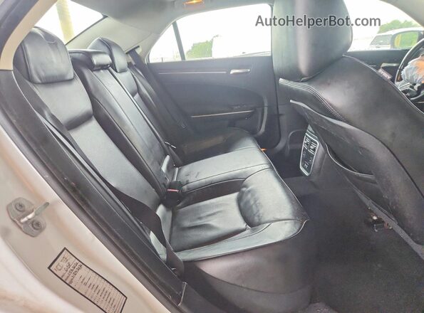 2C3CCAKG0LH124570 2020 CHRYSLER 300 White Vista de los asientos traseros