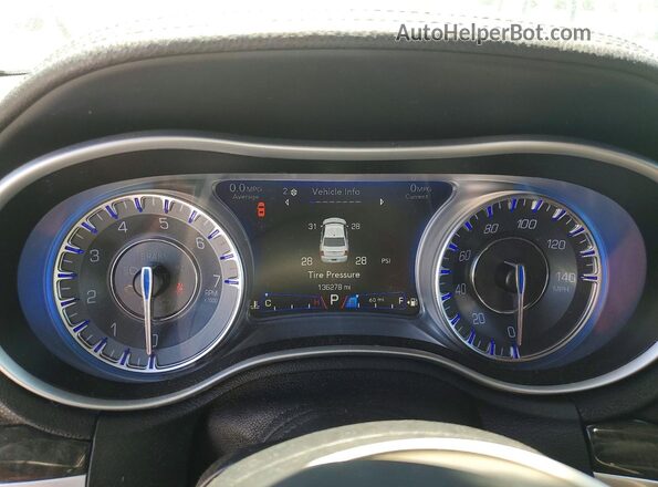 2C3CCAKG2JH177235 2018 CHRYSLER 300 Белый Вид щитка приборов