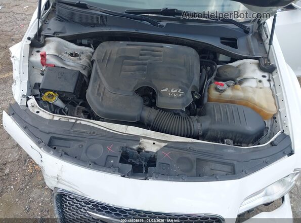 2C3CCAKG4KH689998 2019 CHRYSLER 300 White უკანა ხედი