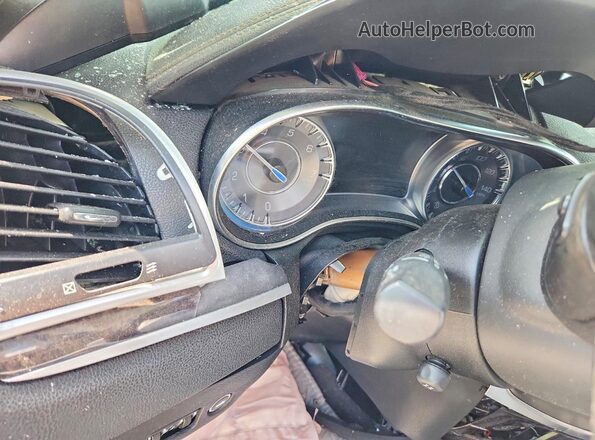 2C3CCAKG5HH565585 2017 CHRYSLER 300 Silver Вид щитка приладів