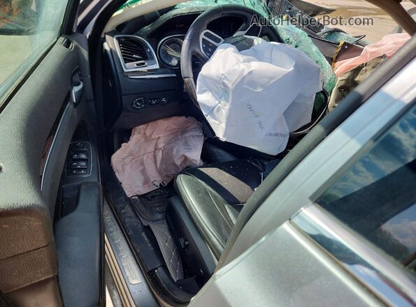 2C3CCAKG5HH565585 2017 CHRYSLER 300 Silver Вид панелі приладів
