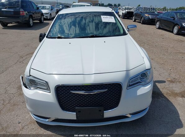 2C3CCAKG5JH160185 2018 CHRYSLER 300 Белый Вид задней части салона