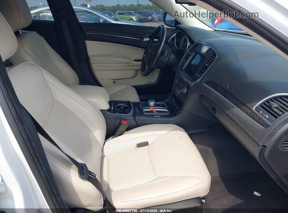 2C3CCAKG5JH160185 2018 CHRYSLER 300 Белый Вид салона спереди