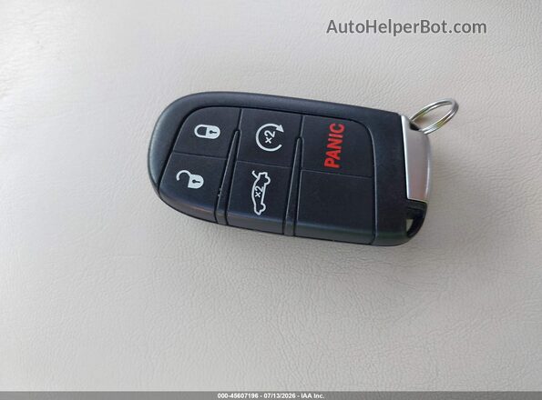 2C3CCAKG5JH160185 2018 CHRYSLER 300 Белый Вид панели приборов