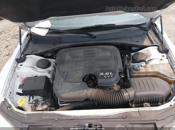 2C3CCAKG5JH268192 2018 CHRYSLER 300 Белый Вид сзади