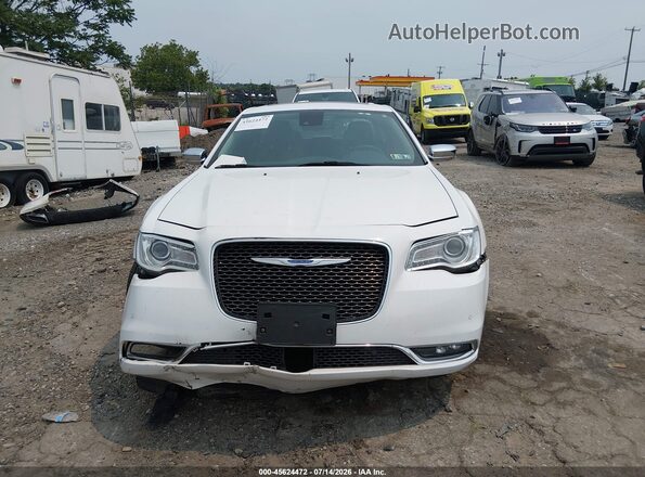 2C3CCAKG5JH268192 2018 CHRYSLER 300 Белый Вид щитка приборов