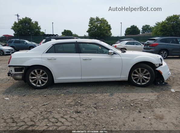 2C3CCAKG5JH268192 2018 CHRYSLER 300 Белый Вид задней части салона