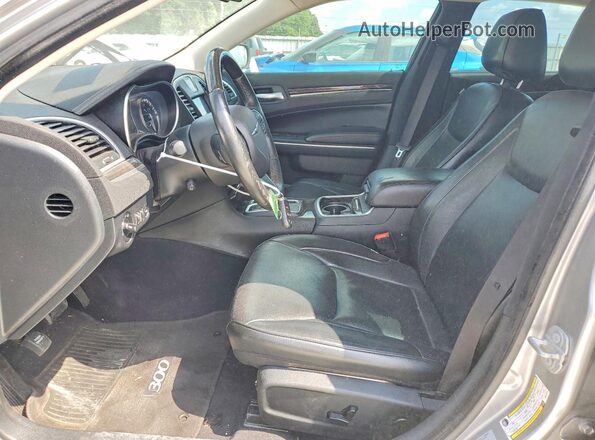 2C3CCAKG6HH571315 2017 CHRYSLER 300 Silver Widok wnętrza z przodu