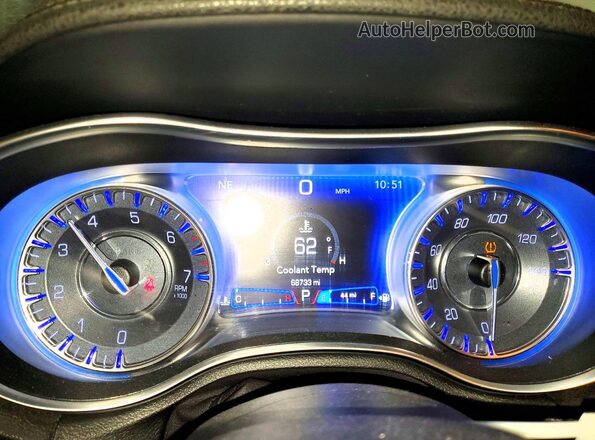 2C3CCAKG7KH634476 2019 CHRYSLER 300 Gray Vista del cuadro de instrumentos