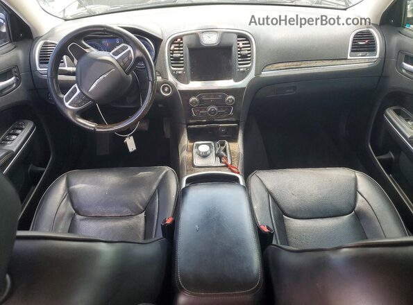 2C3CCAKG8JH250592 2018 CHRYSLER 300 Gray Dashboard view