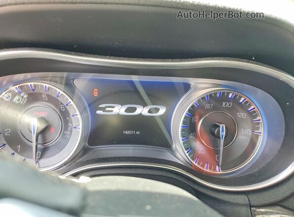 2C3CCAKG8JH250592 2018 CHRYSLER 300 Gray Instrument cluster view