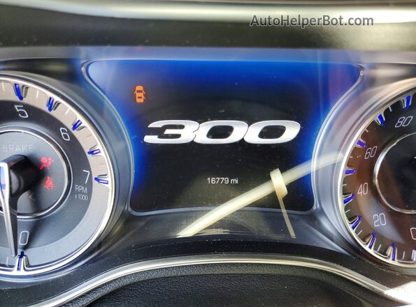 2C3CCAKG9KH627044 2019 CHRYSLER 300 Серебряный Вид щитка приборов