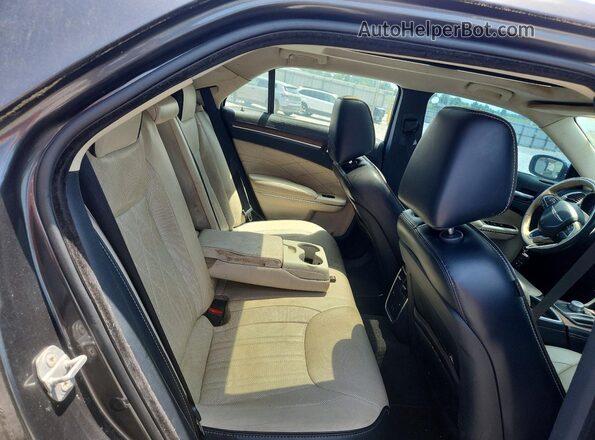 2C3CCAPT5GH198353 2016 CHRYSLER 300 Gray უკანა სავარძლების ხედი
