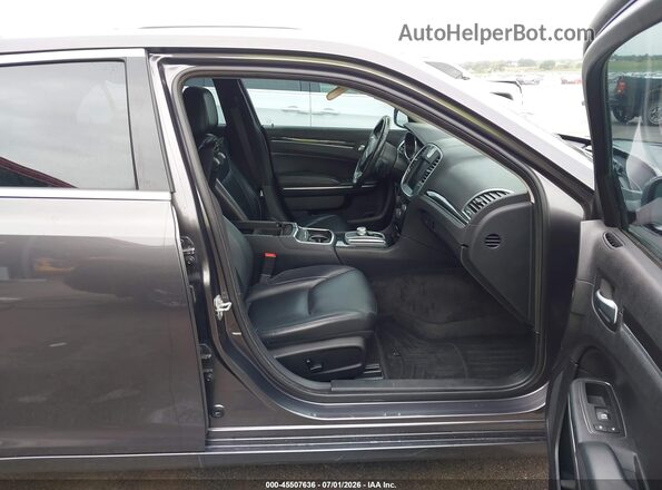 2C3CCARG0GH217018 2016 CHRYSLER 300 Gray Front interior view