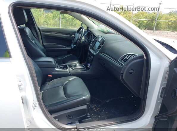 2C3CCARG3GH200018 2016 CHRYSLER 300 White Front interior view