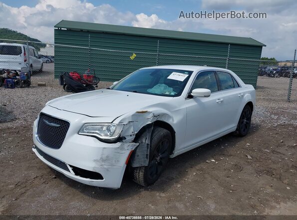 2C3CCARG3GH200018 2016 CHRYSLER 300 White Front left
