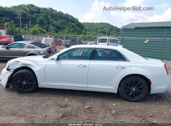 2C3CCARG3GH200018 2016 CHRYSLER 300 White 360 interior view