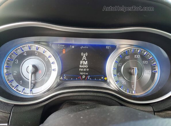 2C3CCARG3HH588207 2017 CHRYSLER 300 Blue ხელსაწყოთა პანელის ხედი