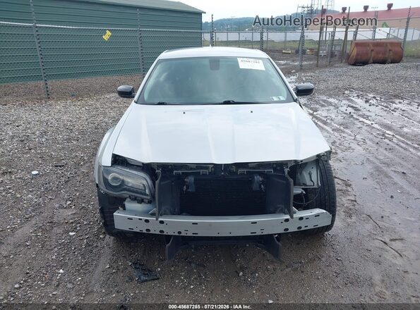2C3CCARG5KH566491 2019 CHRYSLER 300 Silver Rear interior view