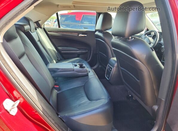 2C3CCARG7GH351332 2016 CHRYSLER 300 Red Rear seats view